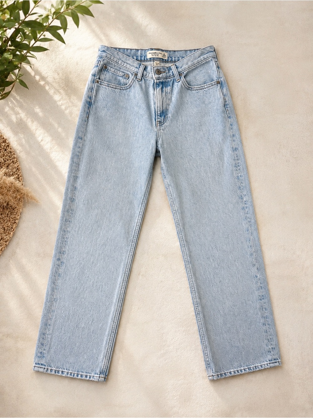 Abercrombie Curve Love 90s Straight Ultra High Rise Jeans 23